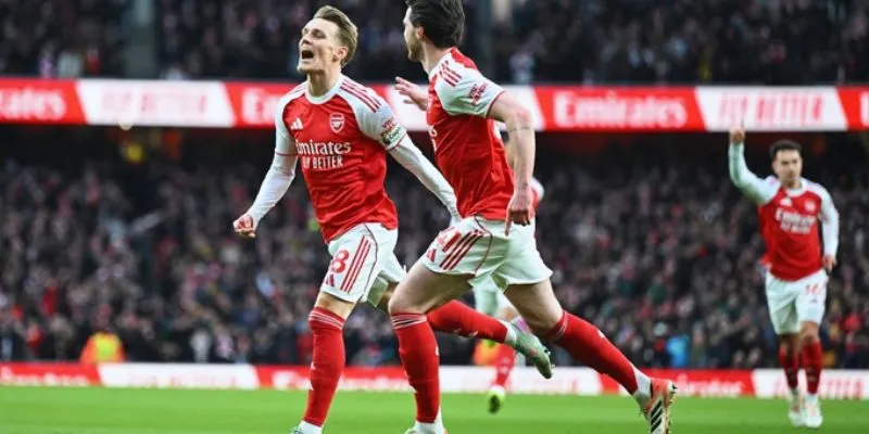 Arsenal thắng thuyết phục Aston Villa 4-1: Bước ngoặt cuộc đua 3 Odegaard thường xuyên trở thành "cột thu lôi"